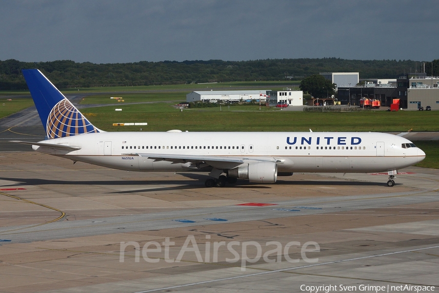 United Airlines Boeing 767-322(ER) (N651UA) | Photo 182888
