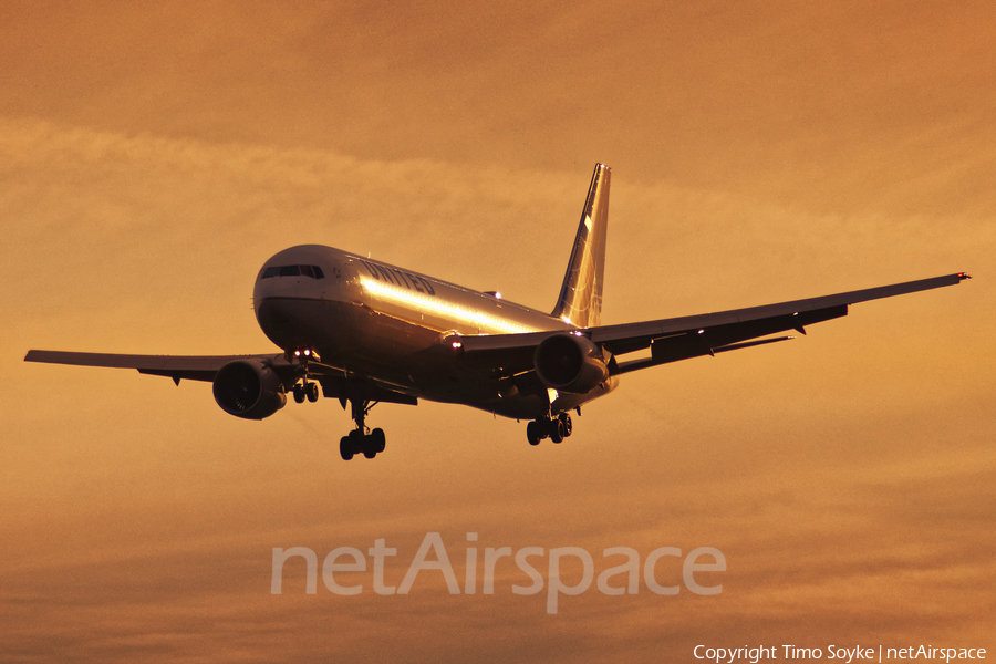 United Airlines Boeing 767-322(ER) (N651UA) | Photo 324684