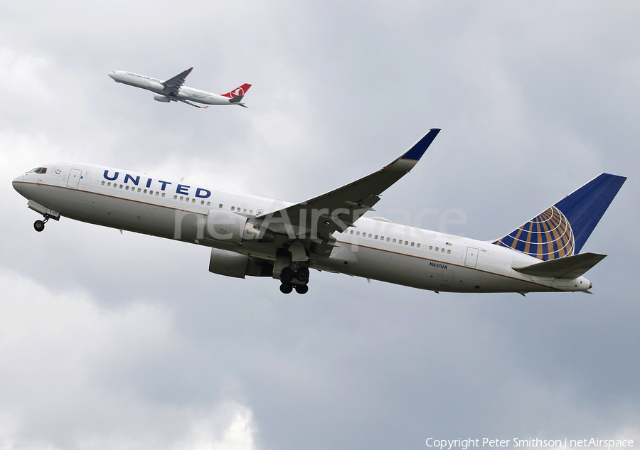 United Airlines Boeing 767-322(ER) (N651UA) | Photo 317504