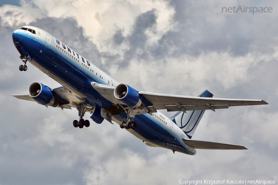 United Airlines Boeing 767-322(ER) (N651UA) | Photo 61984