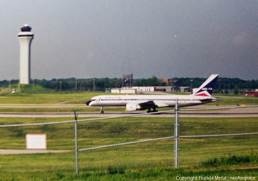 Delta Air Lines Boeing 757-232 (N652DL) | Photo 617599