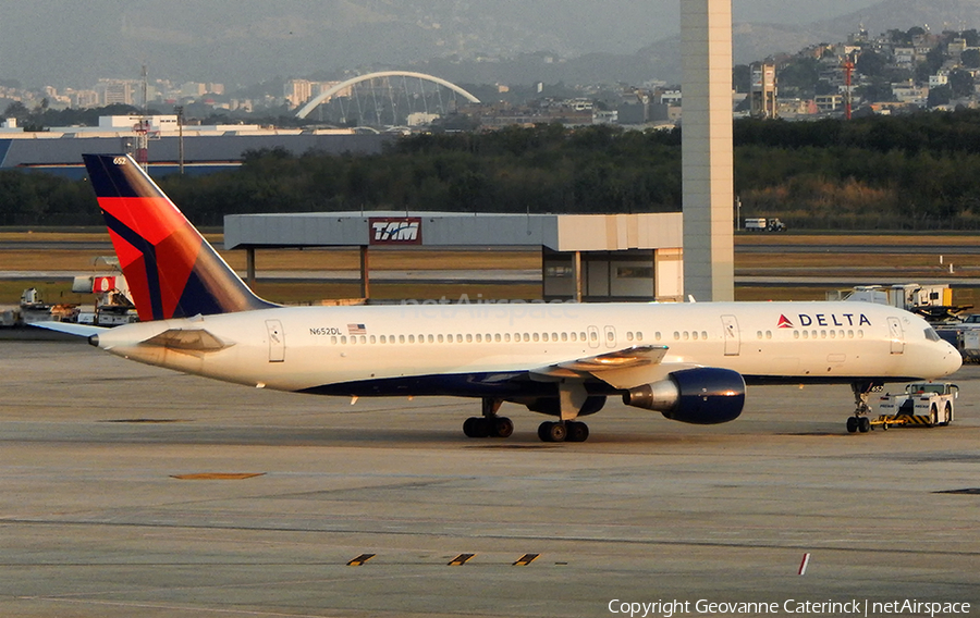 Delta Air Lines Boeing 757-232 (N652DL) | Photo 340912