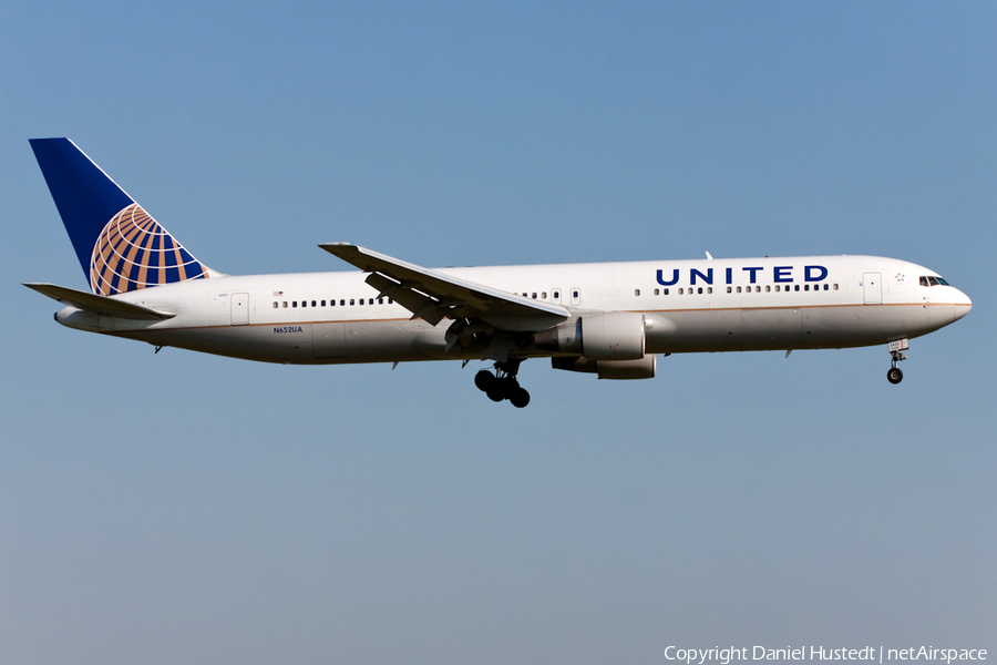 United Airlines Boeing 767-322(ER) (N652UA) | Photo 491255