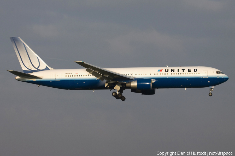 United Airlines Boeing 767-322(ER) (N652UA) | Photo 542930