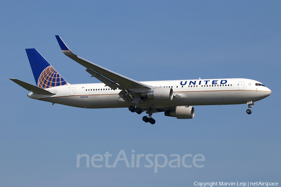 United Airlines Boeing 767-322(ER) (N652UA) | Photo 557264