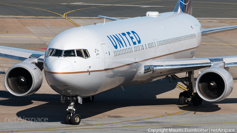 United Airlines Boeing 767-322(ER) (N652UA) | Photo 161074