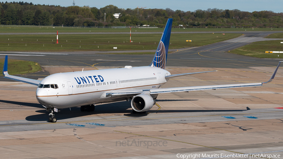 United Airlines Boeing 767-322(ER) (N652UA) | Photo 161075