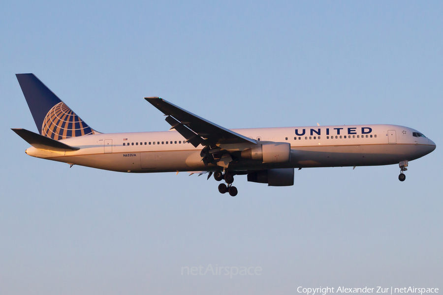 United Airlines Boeing 767-322(ER) (N652UA) | Photo 109715