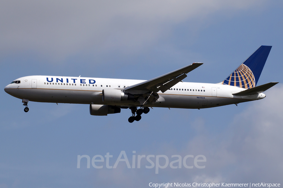 United Airlines Boeing 767-322(ER) (N652UA) | Photo 158884