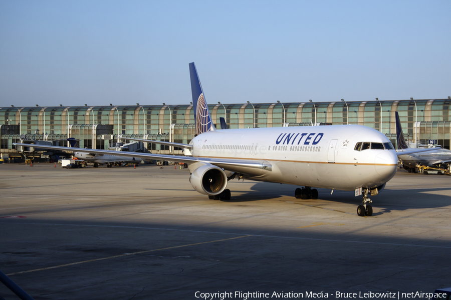 United Airlines Boeing 767-322(ER) (N652UA) | Photo 172264
