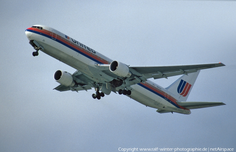 United Airlines Boeing 767-322(ER) (N652UA) | Photo 443538
