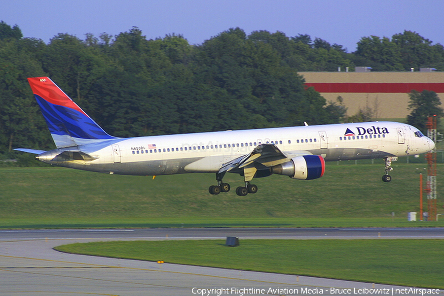 Delta Air Lines Boeing 757-232 (N653DL) | Photo 172125