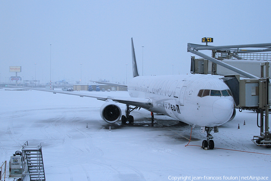 United Airlines Boeing 767-322(ER) (N653UA) | Photo 142804