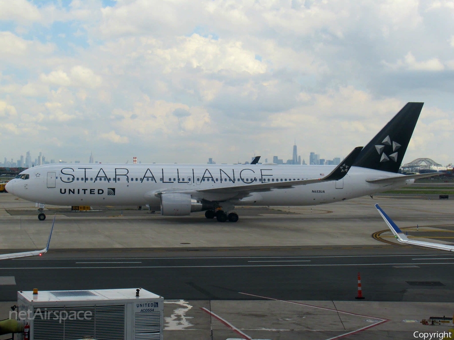 United Airlines Boeing 767-322(ER) (N653UA) | Photo 258326