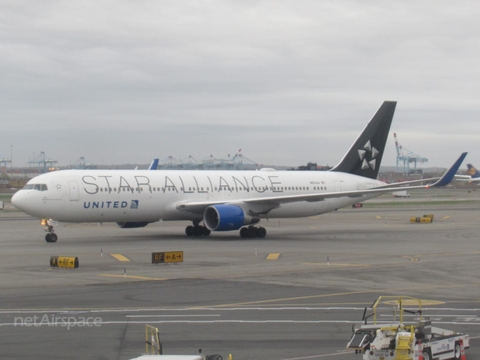 United Airlines Boeing 767-322(ER) (N653UA) at  Newark - Liberty International, United States
