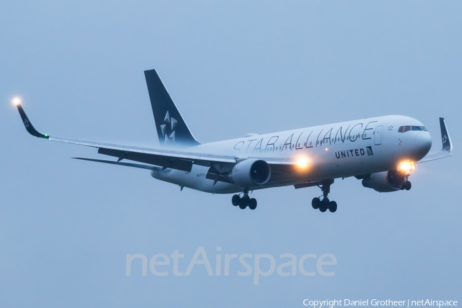 United Airlines Boeing 767-322(ER) (N653UA) | Photo 186751