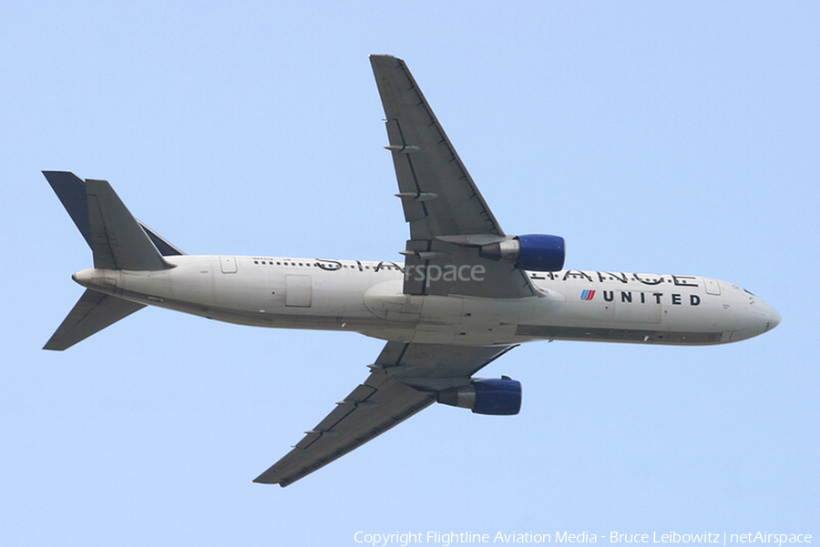United Airlines Boeing 767-322(ER) (N653UA) | Photo 172042