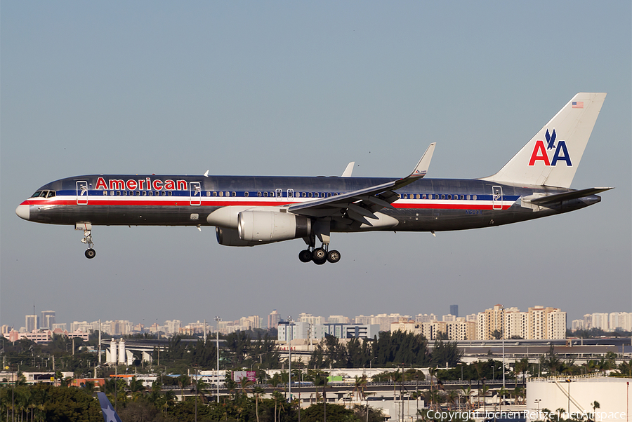American Airlines Boeing 757-223 (N654A) | Photo 39825