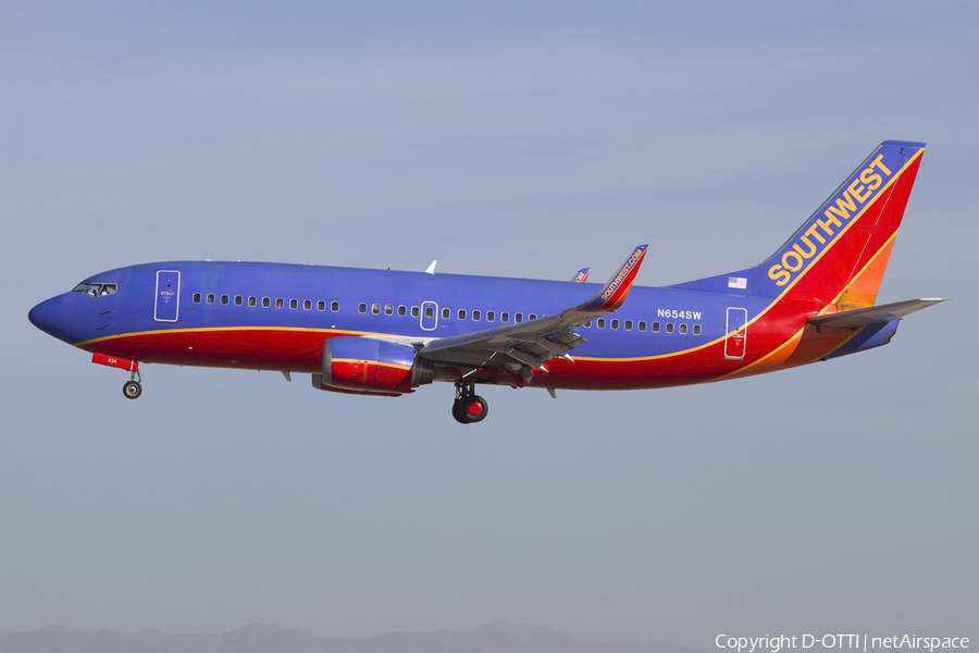 Southwest Airlines Boeing 737-3H4 (N654SW) | Photo 425383