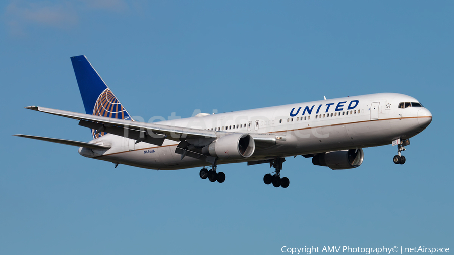 United Airlines Boeing 767-322(ER) (N654UA) | Photo 109415
