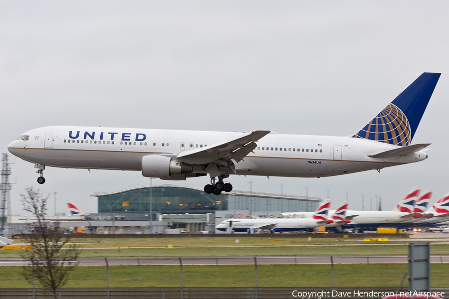 United Airlines Boeing 767-322(ER) (N654UA) | Photo 102676