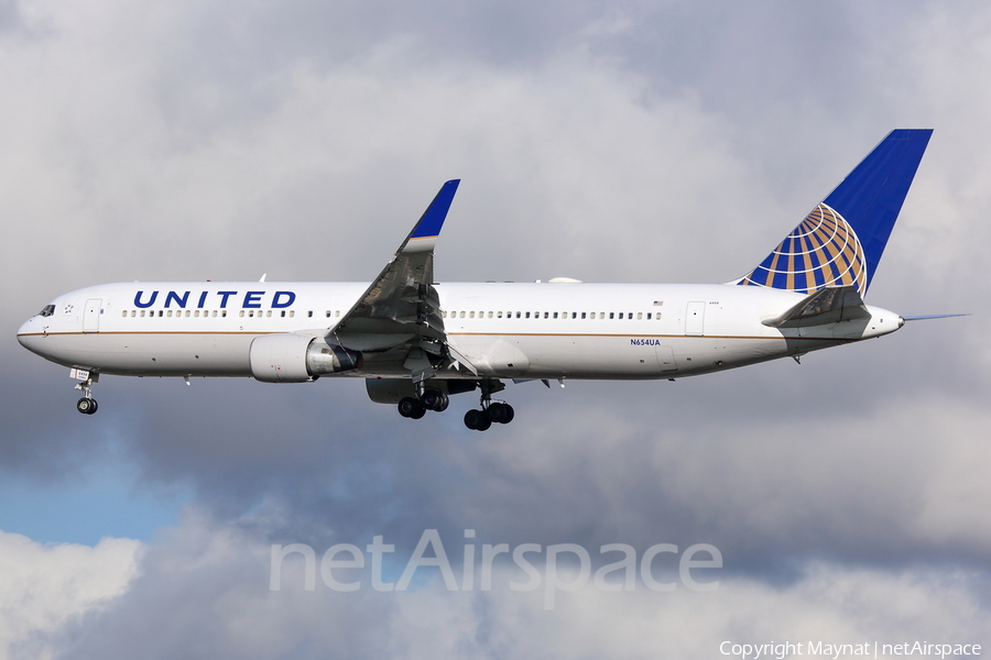 United Airlines Boeing 767-322(ER) (N654UA) | Photo 202782