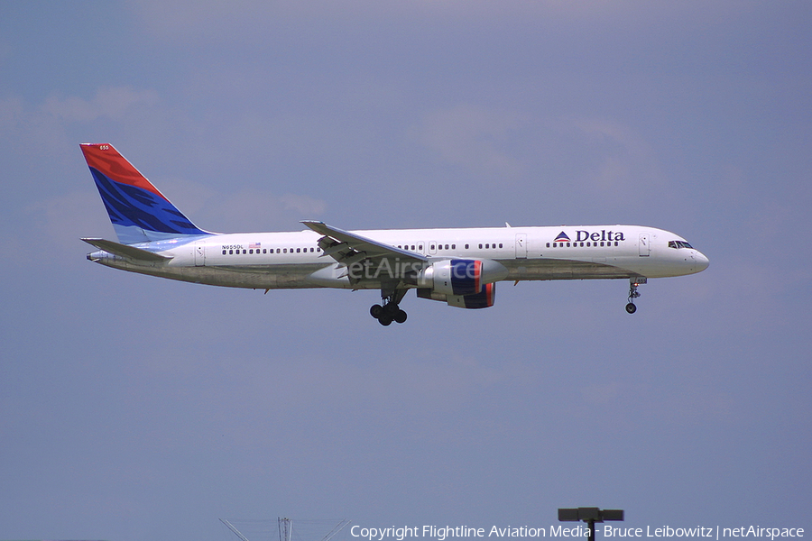 Delta Air Lines Boeing 757-232 (N655DL) | Photo 188223