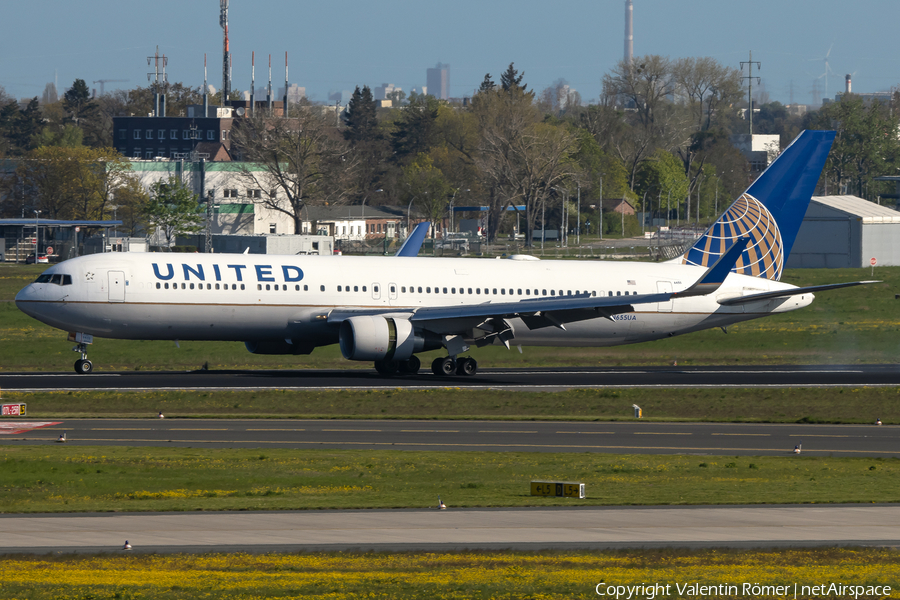 United Airlines Boeing 767-322(ER) (N655UA) | Photo 567318