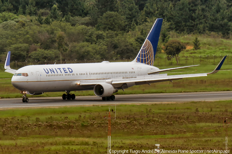 United Airlines Boeing 767-322(ER) (N655UA) | Photo 378956