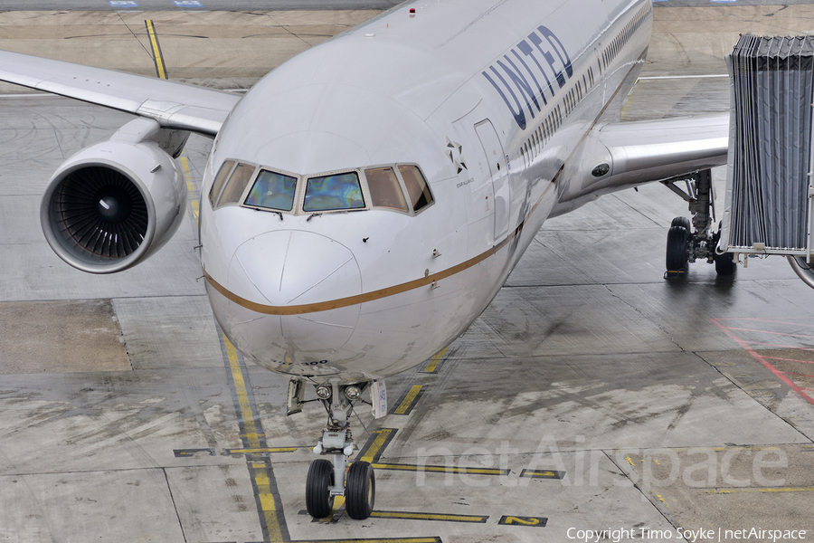 United Airlines Boeing 767-322(ER) (N655UA) | Photo 101742