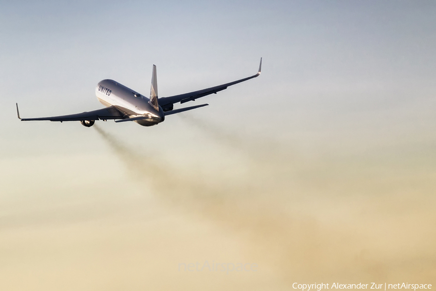 United Airlines Boeing 767-322(ER) (N655UA) | Photo 125114