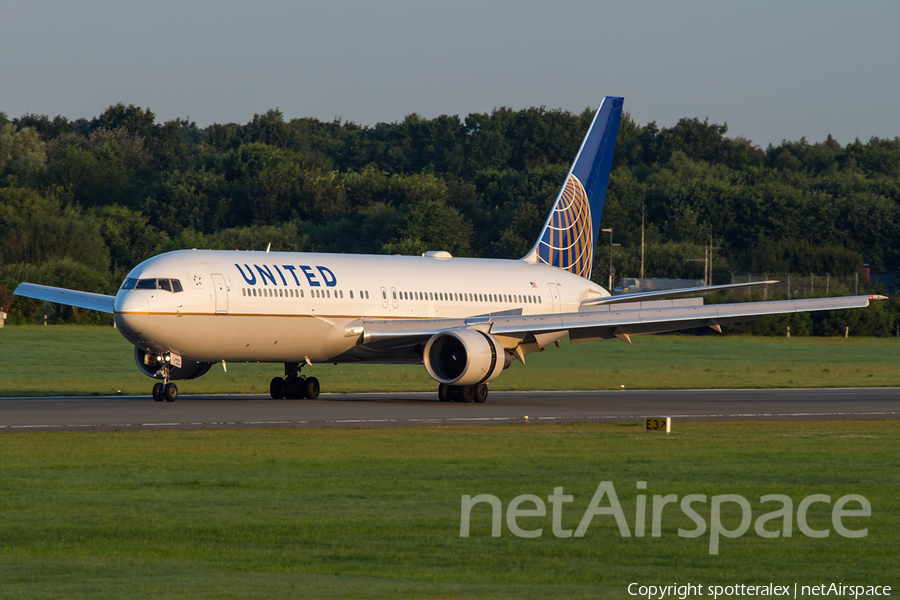 United Airlines Boeing 767-322(ER) (N655UA) | Photo 179776
