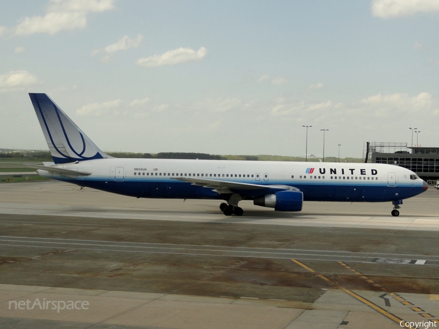 United Airlines Boeing 767-322(ER) (N655UA) | Photo 76872