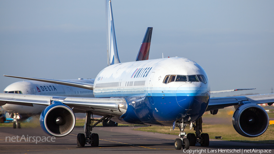 United Airlines Boeing 767-322(ER) (N655UA) | Photo 206043