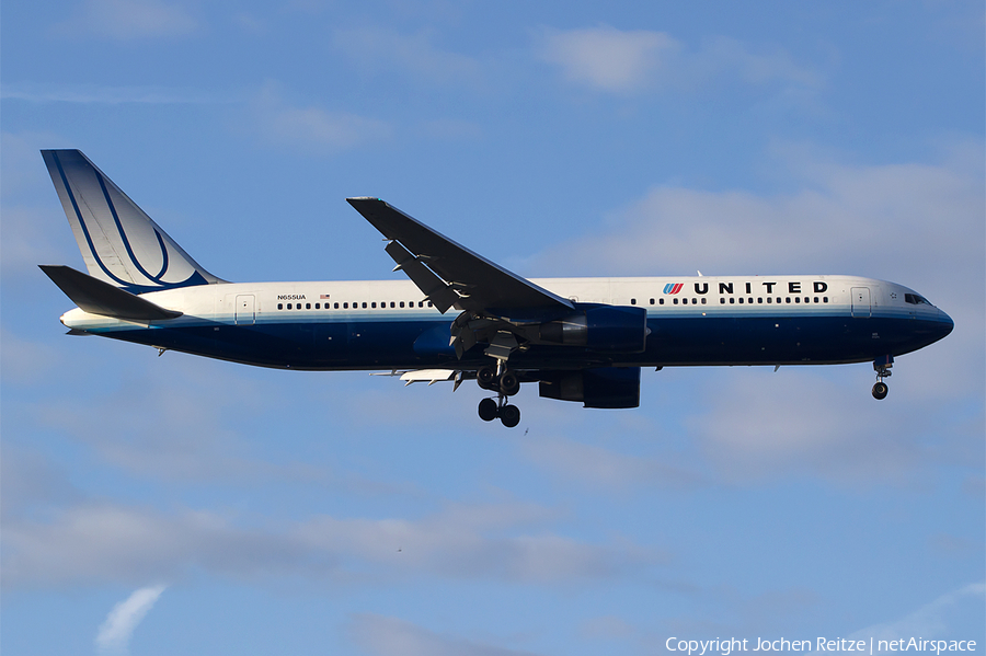 United Airlines Boeing 767-322(ER) (N655UA) | Photo 49787