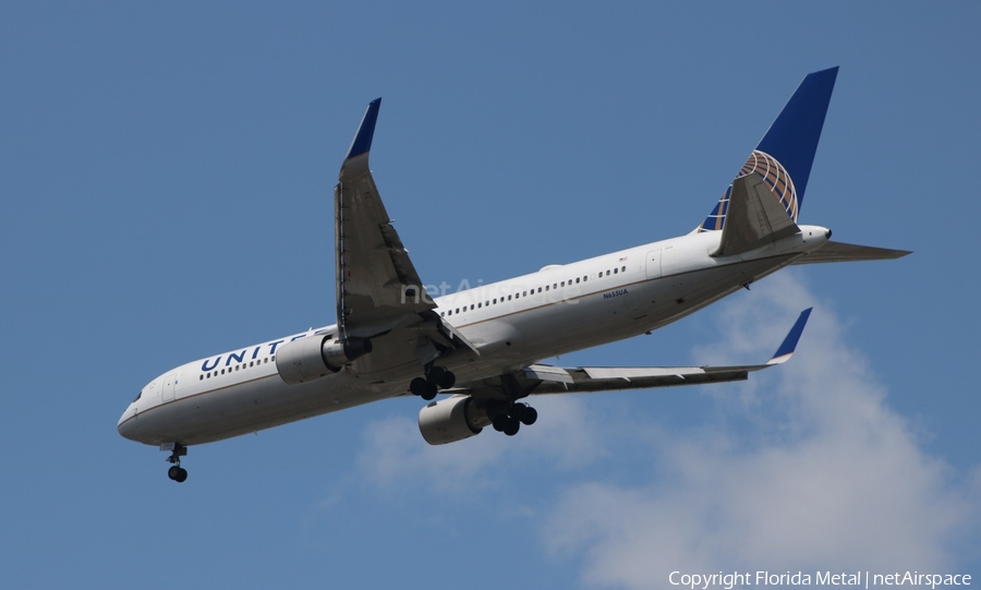 United Airlines Boeing 767-322(ER) (N655UA) | Photo 617643