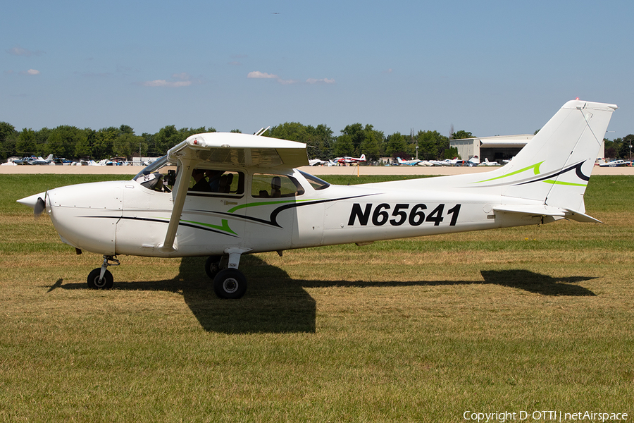 Lexington Flying Club Cessna 172R Skyhawk (N65641) | Photo 660575