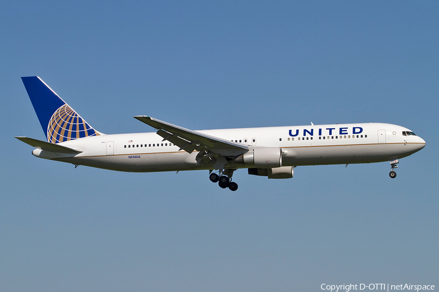 United Airlines Boeing 767-322(ER) (N656UA) | Photo 358346
