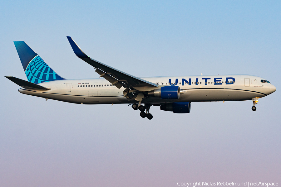 United Airlines Boeing 767-322(ER) (N656UA) | Photo 364732