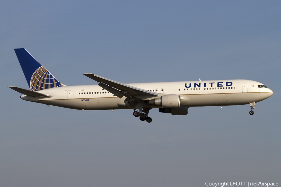 United Airlines Boeing 767-322(ER) (N656UA) | Photo 404351