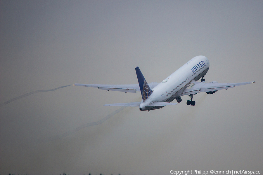United Airlines Boeing 767-322(ER) (N656UA) | Photo 93782