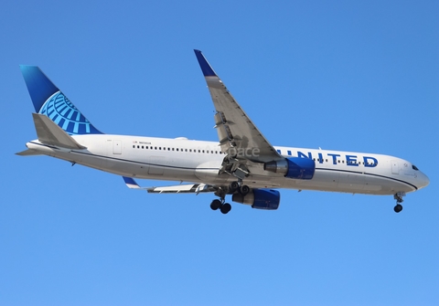 United Airlines Boeing 767-322(ER) (N656UA) at  Chicago - O'Hare International, United States