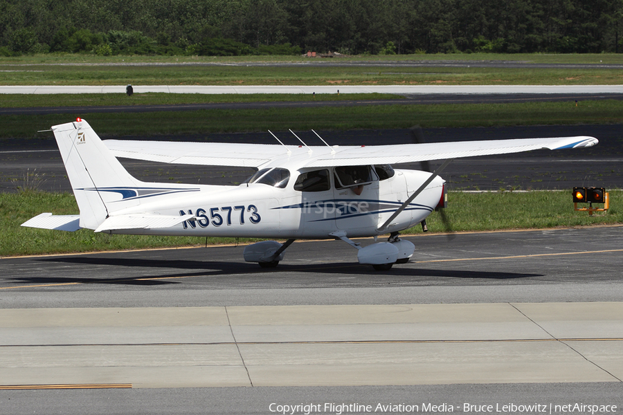(Private) Cessna 172P Skyhawk (N65773) | Photo 157348