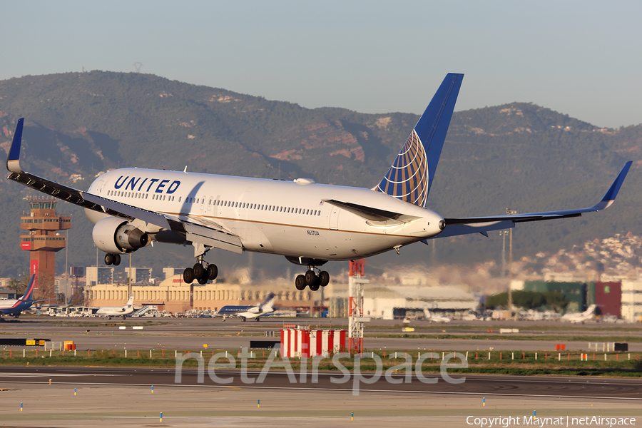United Airlines Boeing 767-322(ER) (N657UA) | Photo 225233