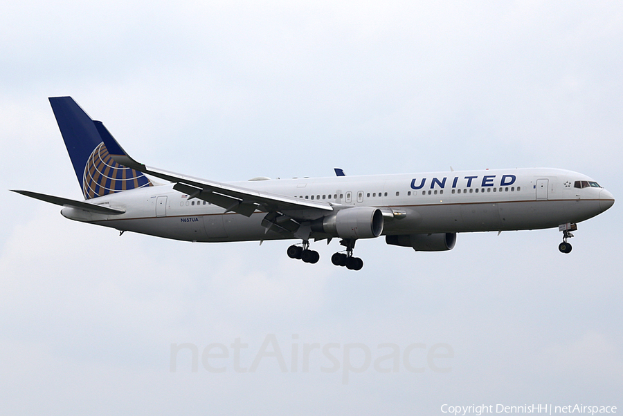 United Airlines Boeing 767-322(ER) (N657UA) | Photo 396636