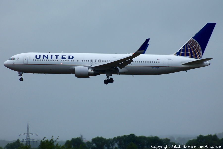 United Airlines Boeing 767-322(ER) (N657UA) | Photo 173748