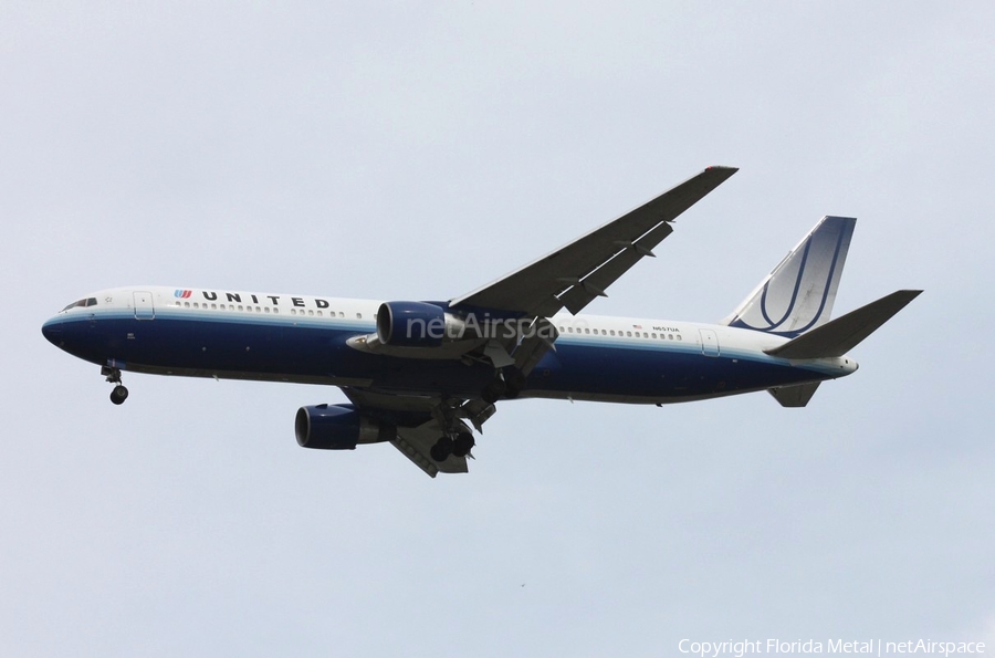 United Airlines Boeing 767-322(ER) (N657UA) | Photo 301248