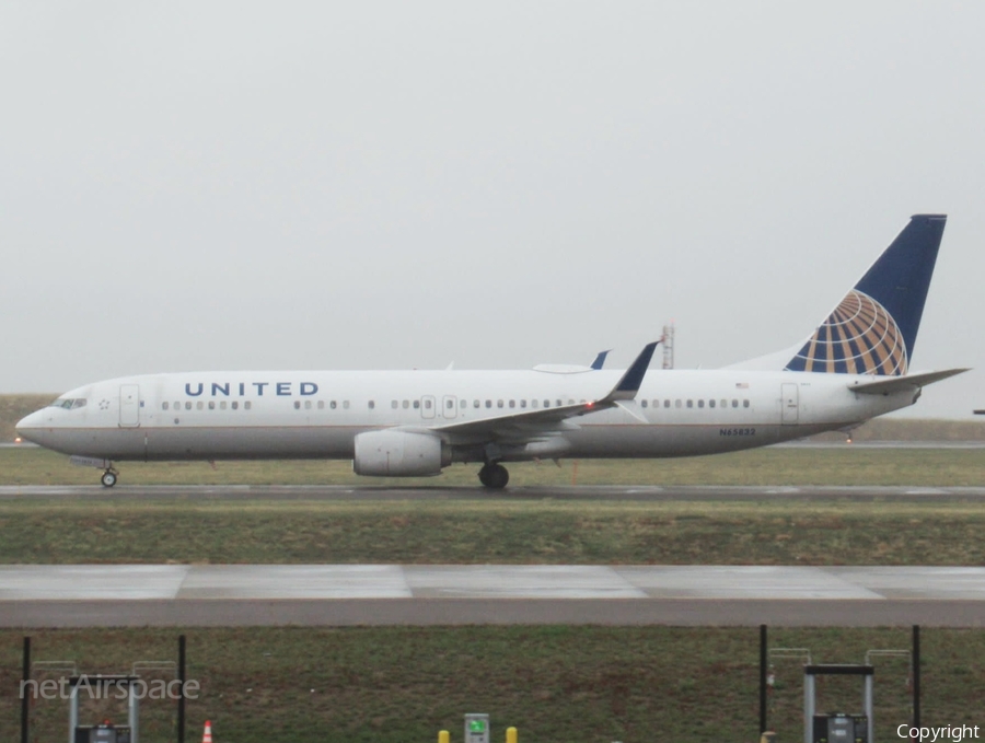 United Airlines Boeing 737-924(ER) (N65832) | Photo 624765