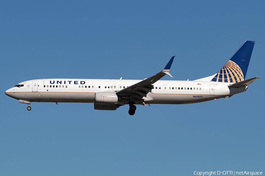 United Airlines Boeing 737-924(ER) (N65832) | Photo 144746