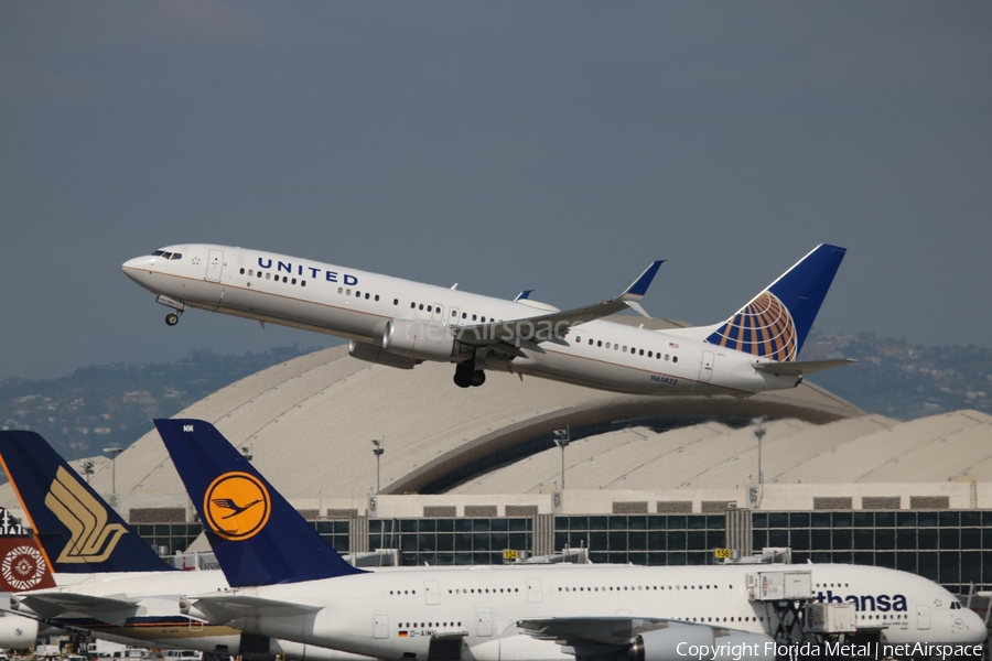United Airlines Boeing 737-924(ER) (N65832) | Photo 405456